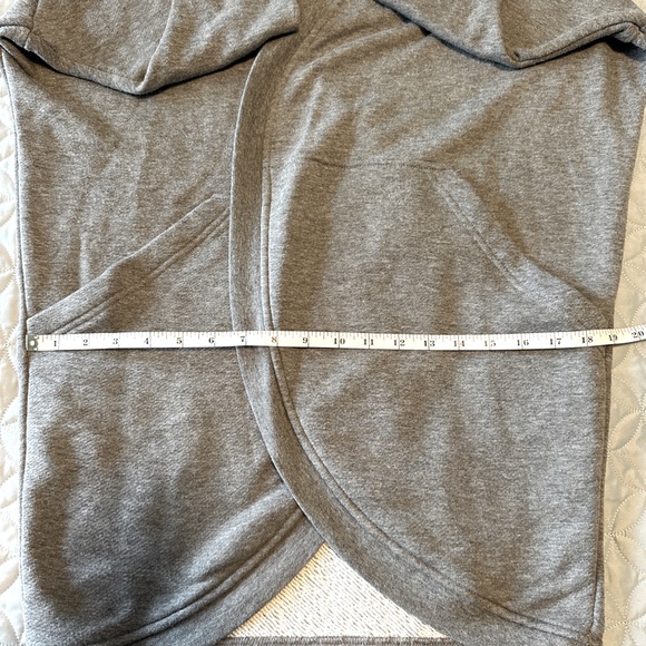 Nike cardigan, size medium - Picture 11 of 14